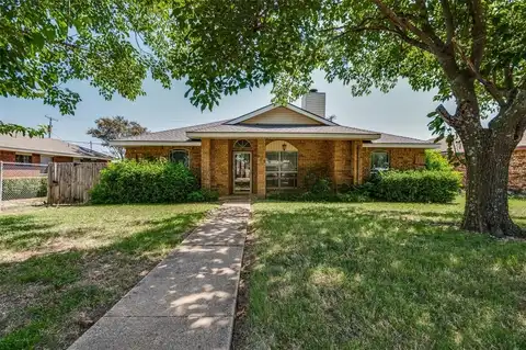 879 W Wintergreen Road, Lancaster, TX 75134
