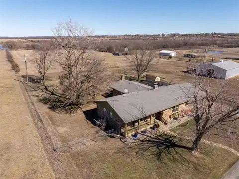 2104 E Columbia Street, Okemah, OK 74859