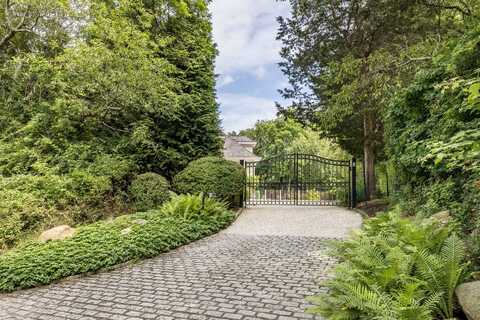 8 Widow Coopers Path, Sag Harbor, NY 11963