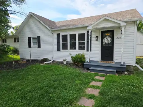 320 W State St, Good Hope, IL 61438
