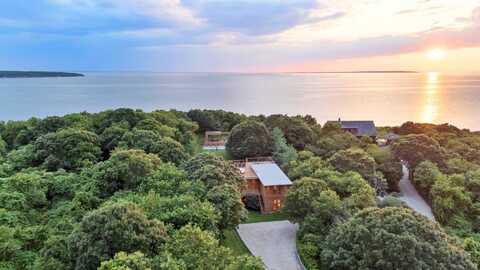 10 CAPTAIN BALFOUR WAY, Montauk, NY 11954