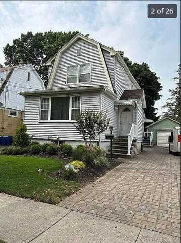 94 PERSHING AVE, SOUTH VALLEY STREAM, NY 11581