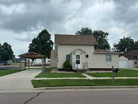 301 N Bismark St, Parkston, SD 57366