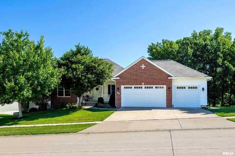 401 N 8TH Street, Le Claire, IA 52753