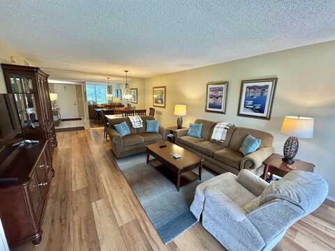 575 Oaks Ln, Pompano Beach, FL 33069