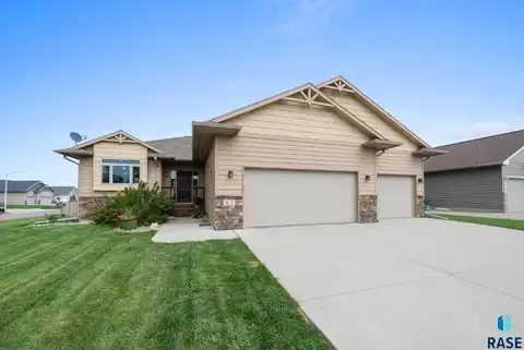 812 S Clearbrook Ave, Sioux Falls, SD 57106