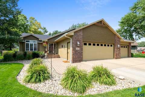 5635 S Baldwin Ct, Sioux Falls, SD 57108