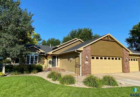 5635 S Baldwin Ct, Sioux Falls, SD 57108