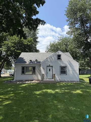 409 Boxelder St, Valley Springs, SD 57068