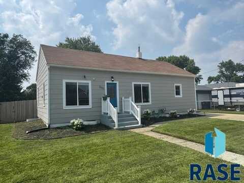 305 S Elm St, Lennox, SD 57039