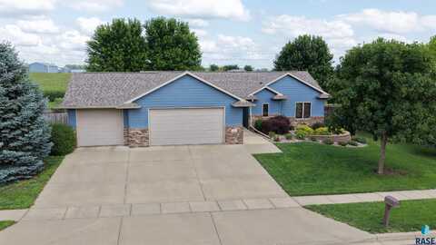 212 S Augusta Ave, Brandon, SD 57005