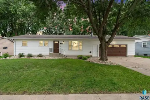 921 S Gardner Dr, Sioux Falls, SD 57103