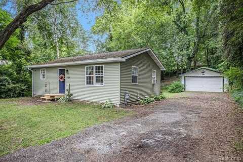 664 E HIGHLAND Road, Howell, MI 48843