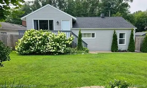 4135 Fenmore Avenue, Waterford, MI 48328