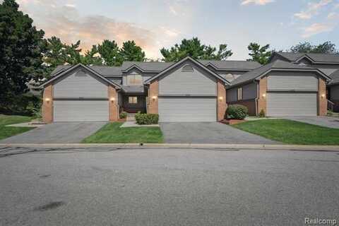 999 Hickory Drive, Brighton, MI 48116