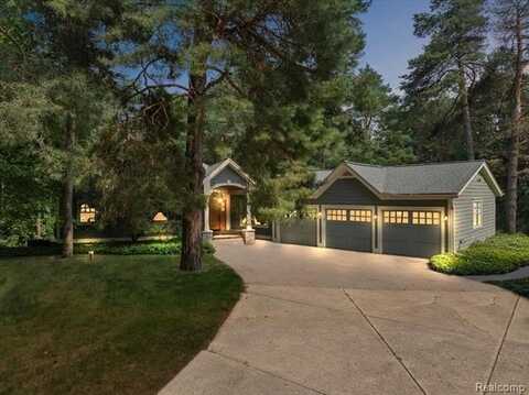 801 Seven Oaks Lane, Oxford, MI 48371