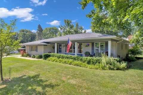 724 Lynndale Drive, Rochester Hills, MI 48309