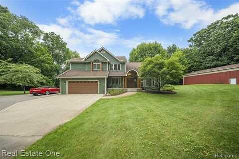 2031 St Clair Drive, Highland, MI 48357
