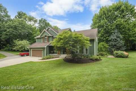 2031 St Clair Drive, Highland, MI 48357