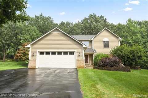 300 Alexander Drive, Walled Lake, MI 48390