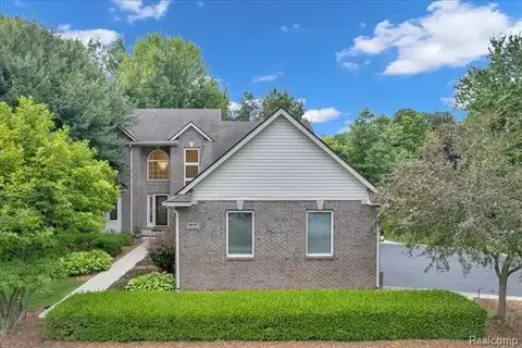 9695 Forest Ridge Drive, Clarkston, MI 48348