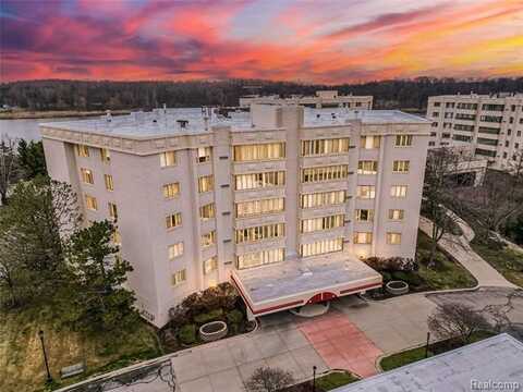 43100 12 Oaks Crescent Drive, Novi, MI 48377