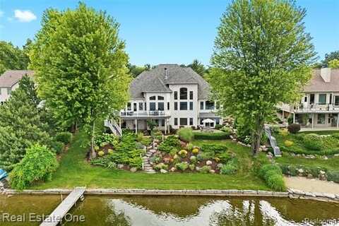 16048 PINE BLUFF Court, Fenton, MI 48430
