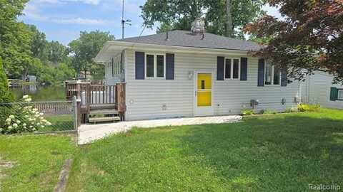 11534 Sunset Boulevard, Pinckney, MI 48169