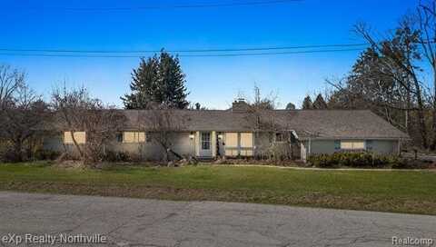 6940 CASTLE Drive, Bloomfield Hills, MI 48301