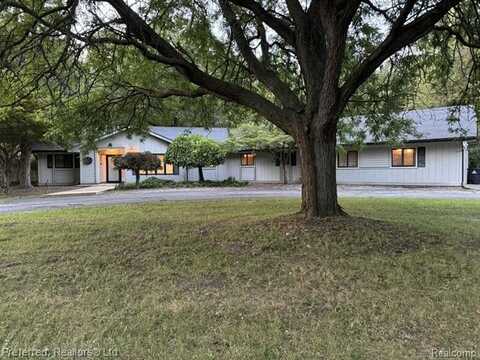37782 Oakwood Meadows Drive, Westland, MI 48185