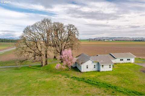 8990 PERRYDALE RD, Amity, OR 97101