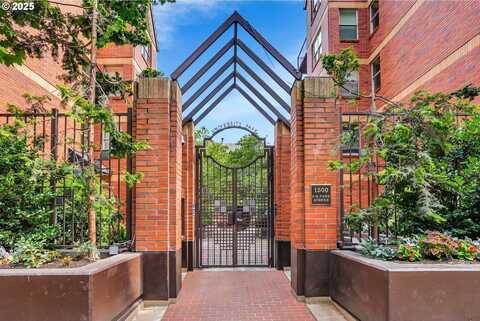 1500 SW PARK AVE, Portland, OR 97201