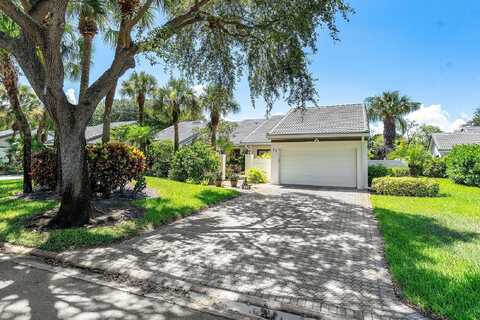 17 Clubhouse Lane, Boynton Beach, FL 33436