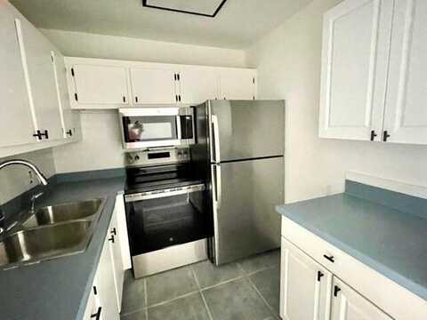 226 Canturbury, West Palm Beach, FL 33417