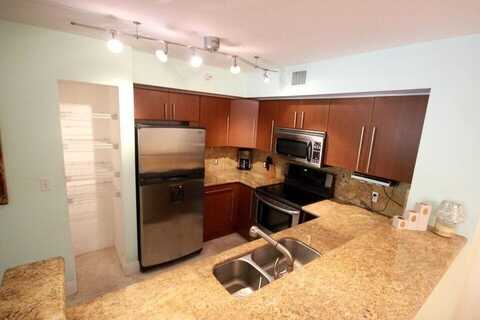 120 Yacht Club Way, Hypoluxo, FL 33462