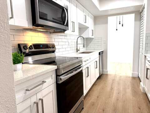 7051 Environ Boulevard, Lauderhill, FL 33319