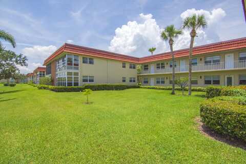 69 Royal Oak Court, Vero Beach, FL 32962