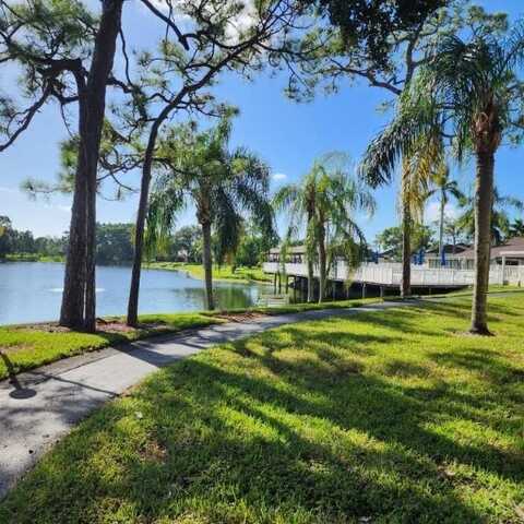 435 Pine Glen Lane, Greenacres, FL 33463