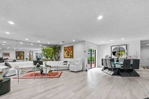 36 Westgate Lane, Boynton Beach, FL 33436