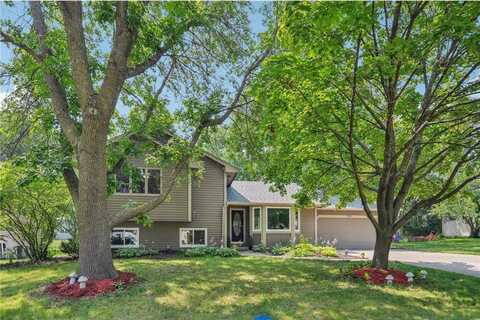 721 Conestoga Trail, Chanhassen, MN 55317