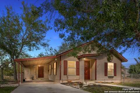 412 W Coker, Devine, TX 78016