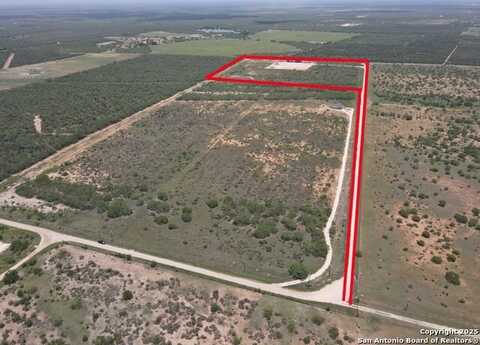 1157 S County Road 337, Charlotte, TX 78011