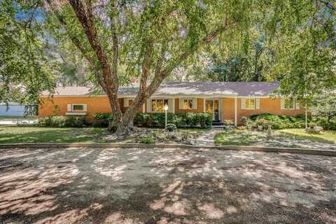 5602 Highland Dr, Hutchinson, KS 67502