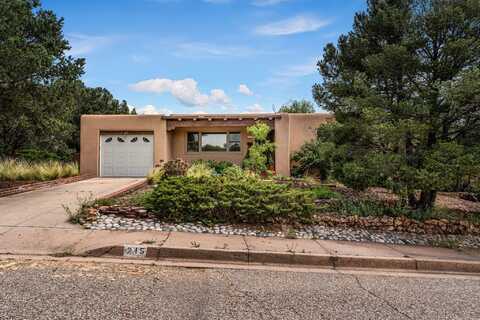 215 Sombrio, Santa Fe, NM 87501