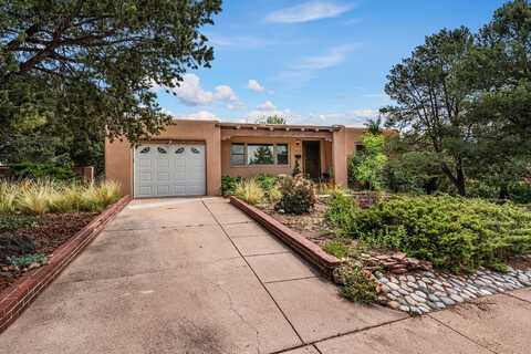 215 Sombrio, Santa Fe, NM 87501