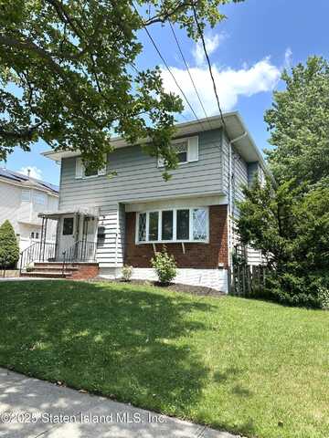11 W Cedarview Avenue, Staten Island, NY 10306