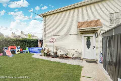 75 Meadow Place, Staten Island, NY 10306