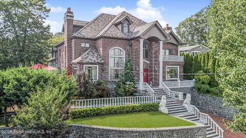 34 Claire Court, Staten Island, NY 10301