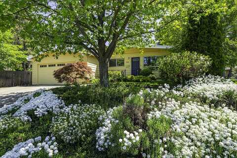433 Eastwood Drive, Medford, OR 97504