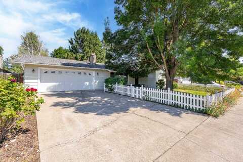 467 Bowmont Circle, Medford, OR 97504